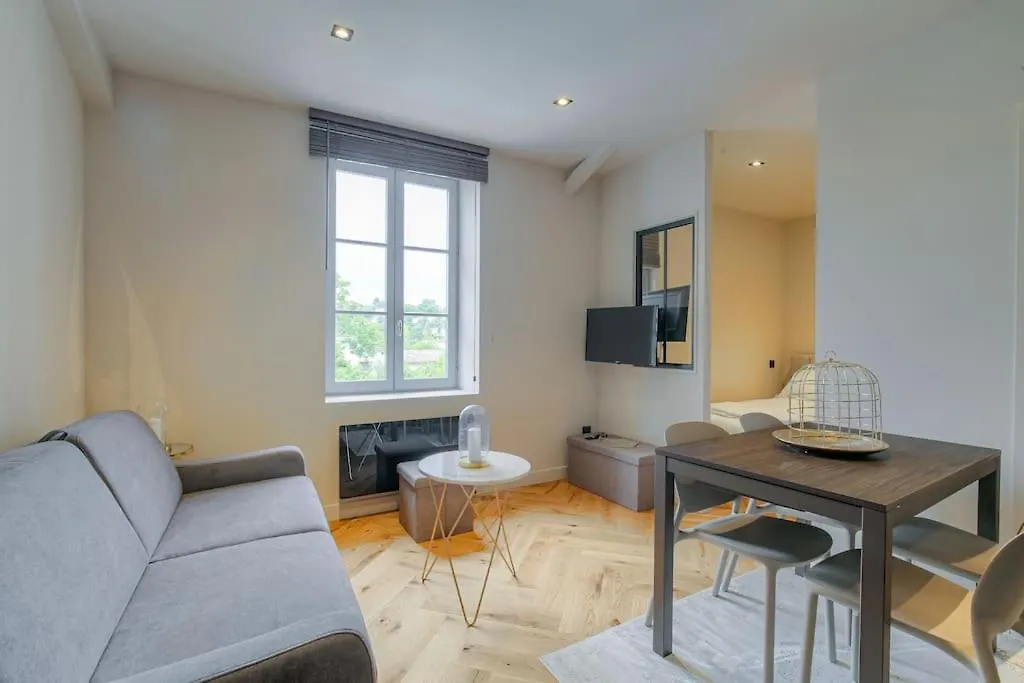 Joli T1 Pour 4, Champagne, Monts D'Or, Lyon Apartment